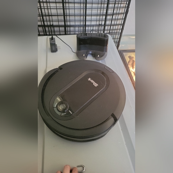 Shark robot vacuum - Picture 2 of 5
